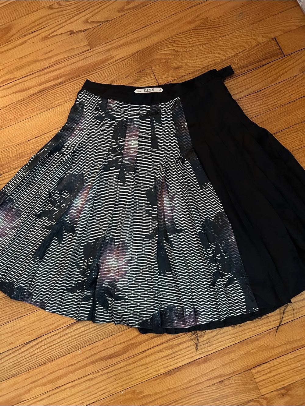 Thomas Pink London Black & Multicolor Pleated Circle Skirt